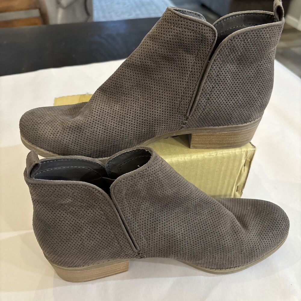 DV by Dolce Vita Ankle Boots Women's 9 Tan Slip In Stretch Heel Booties Shoes